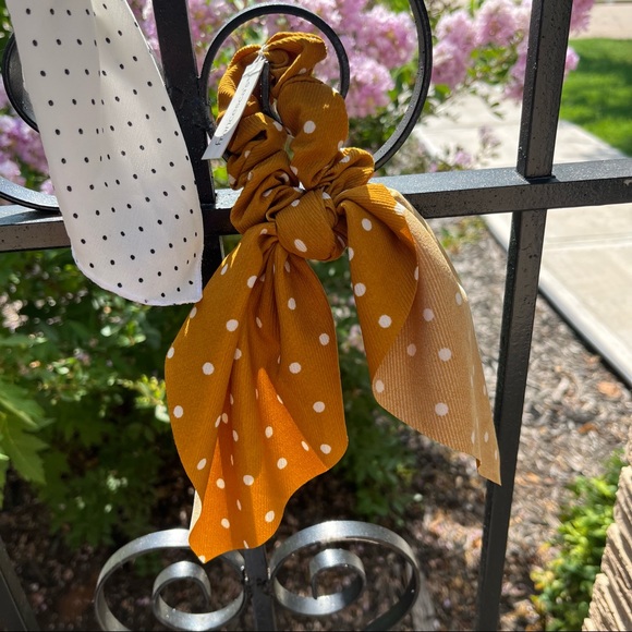 Pair of Polka-Dot Bow Scrunchies - Picture 4 of 7